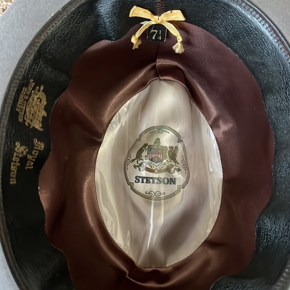 Stetson Royal Grey Fedora Black Ribbon w/ Red Feather - Picture 7 of 10